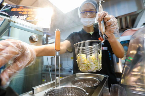 長寧率先放開小型便利店兼營餐飲服務(wù) 便利店現(xiàn)場煮面與歌舞活動成新風(fēng)尚