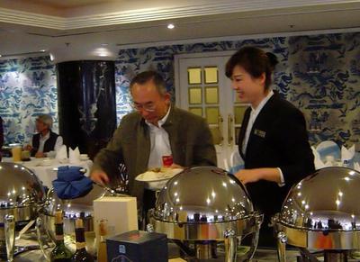 專業(yè)餐飲服務(wù)員的使命與素養(yǎng) 以委員服務(wù)為例