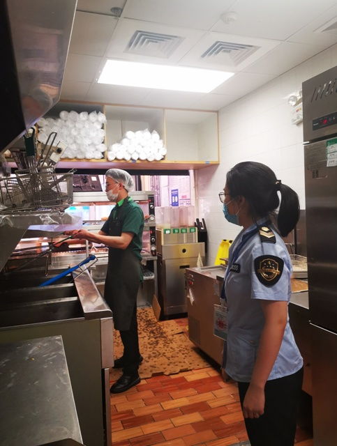 周三查餐廳 網(wǎng)絡(luò)餐飲食品安全專項(xiàng)檢查全面展開